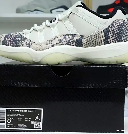 JORDAN 11 BONE AIR SNAKESKIN LIGHT LOW 0511